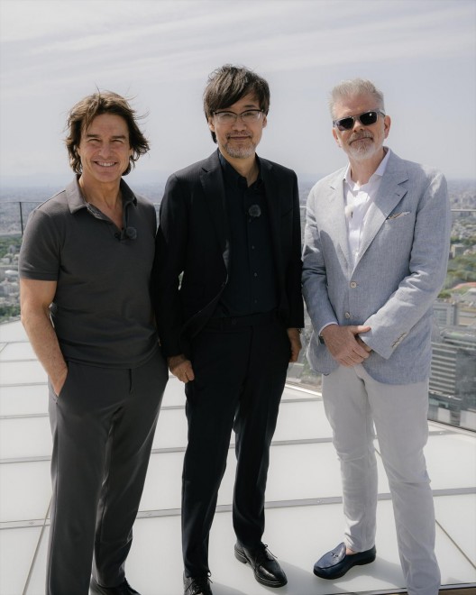 Tom Cruise, Takashi Yamazaki, and Christopher McQuarrie meet at SHIBUYA SKY, atop Shibuya Scramble Square. 2–8. Tom Cruise and Takashi Yamazaki connect over their films during a rooftop conversation at SHIBUYA SKY.